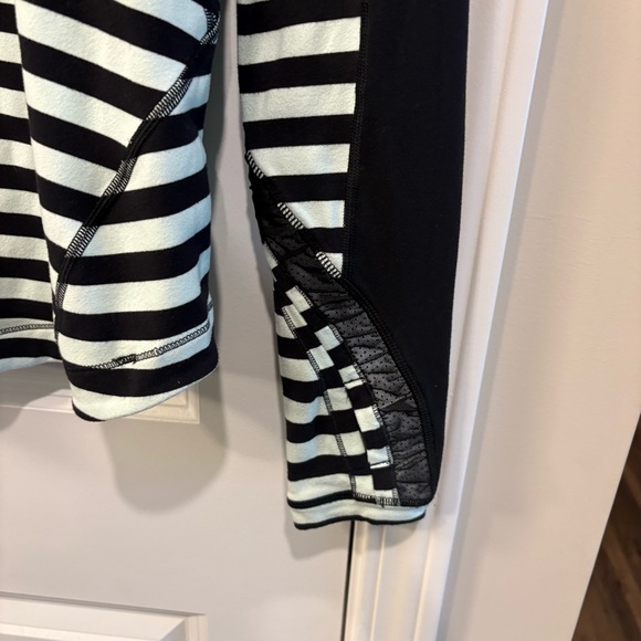 Lululemon Run: Reflect Long Sleeve Shirt in Sea Stripe Mint Moment Black - Picture 4 of 5